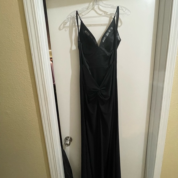 Black backless formal dress - Picture 4 of 4